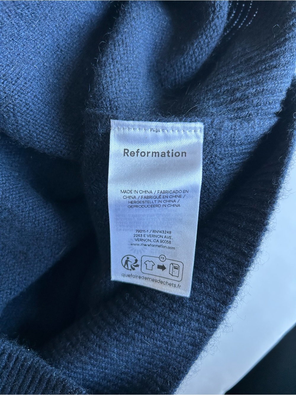 Reformation Navy V‑Neck Long Sleeve cashmere dress - Picture 8 of 10